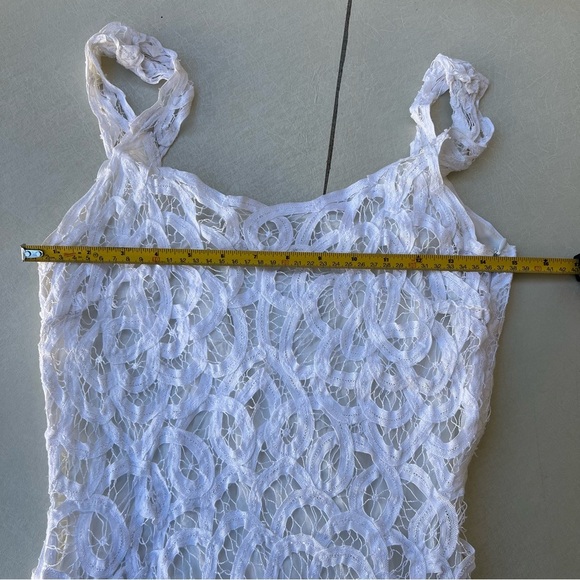 White House Black Market Asymmetrical White Lace Dress
Women’s Size 6 - Picture 7 of 8